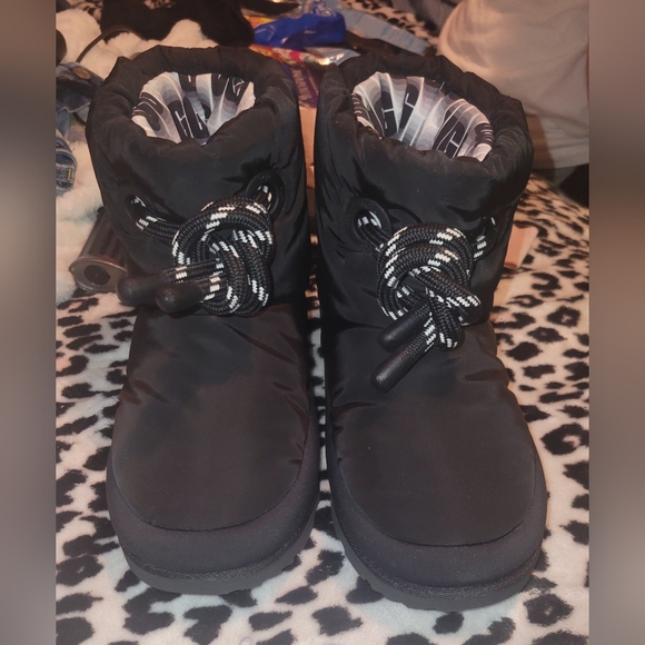 UGGs Classic Maxi Short boot - Picture 2 of 5